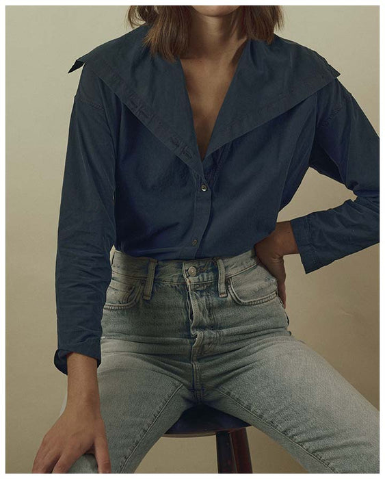 The Kingfisher in Sunday Indigo